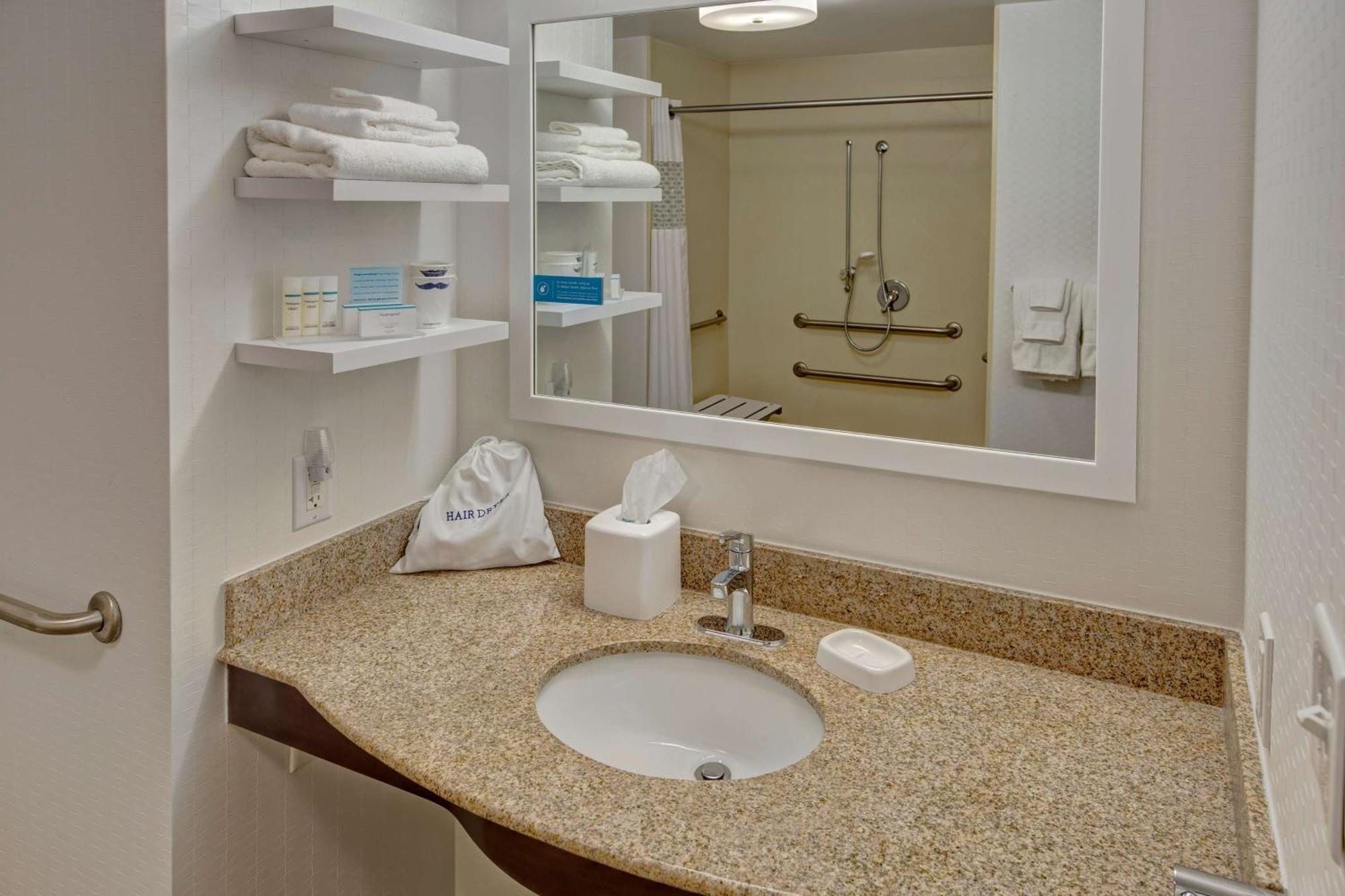 Hampton Inn דון מראה חיצוני תמונה