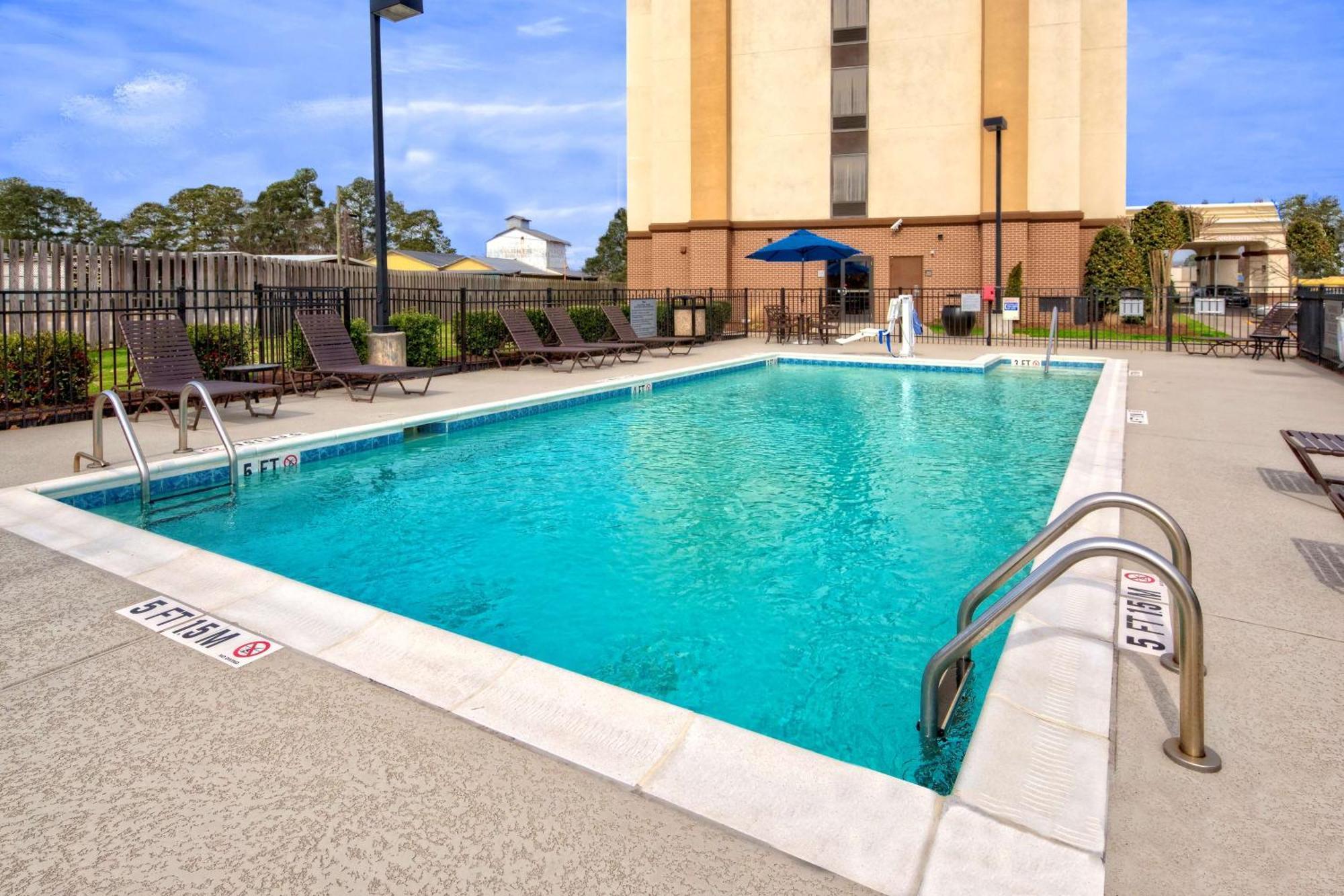 Hampton Inn דון מראה חיצוני תמונה